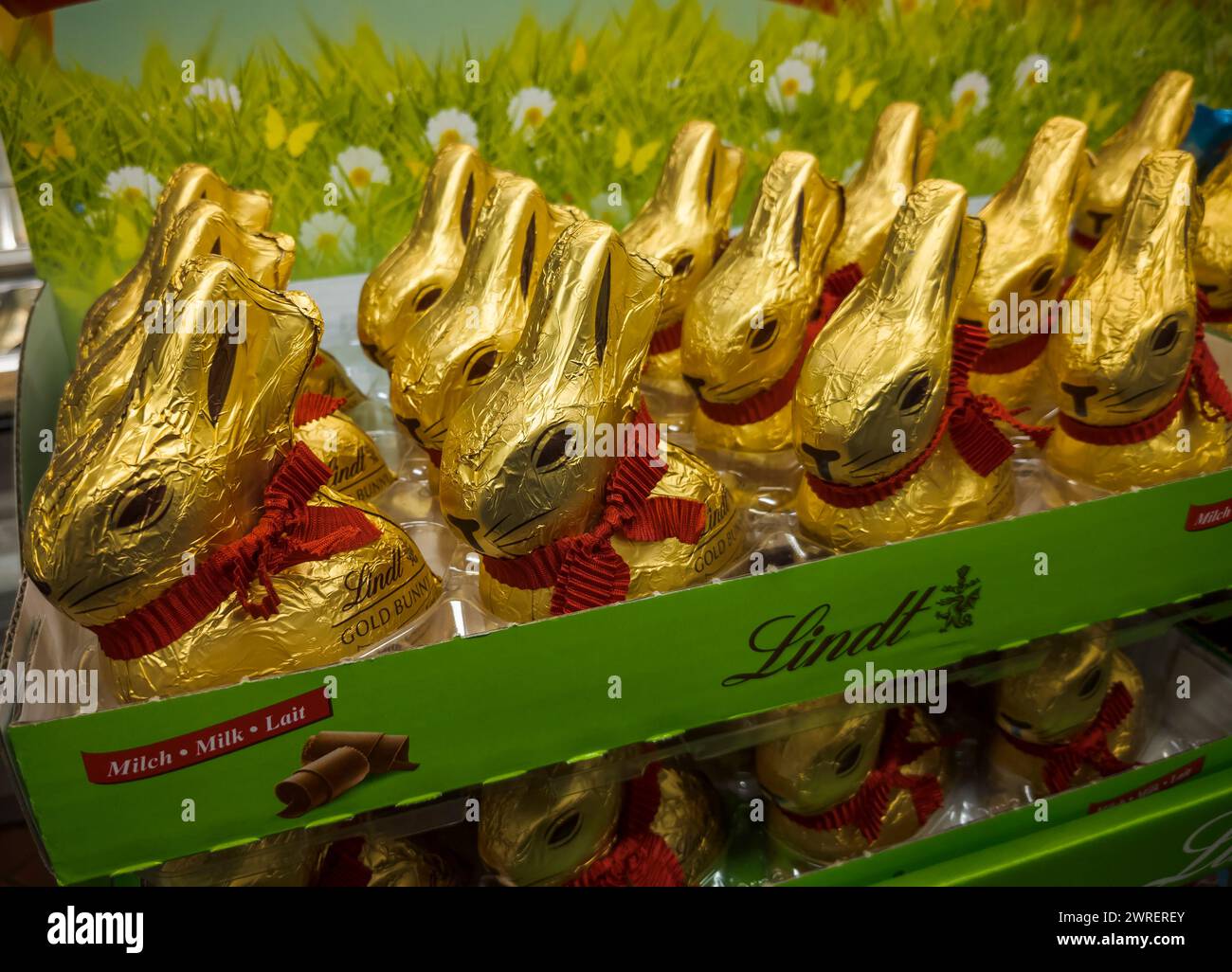 An army of Lindt brand chocolate Easter bunnies on display in a store in New York on Friday, March 8, 2024. Easter arrives on March 31.  (© Richard B. Levine) Stock Photo