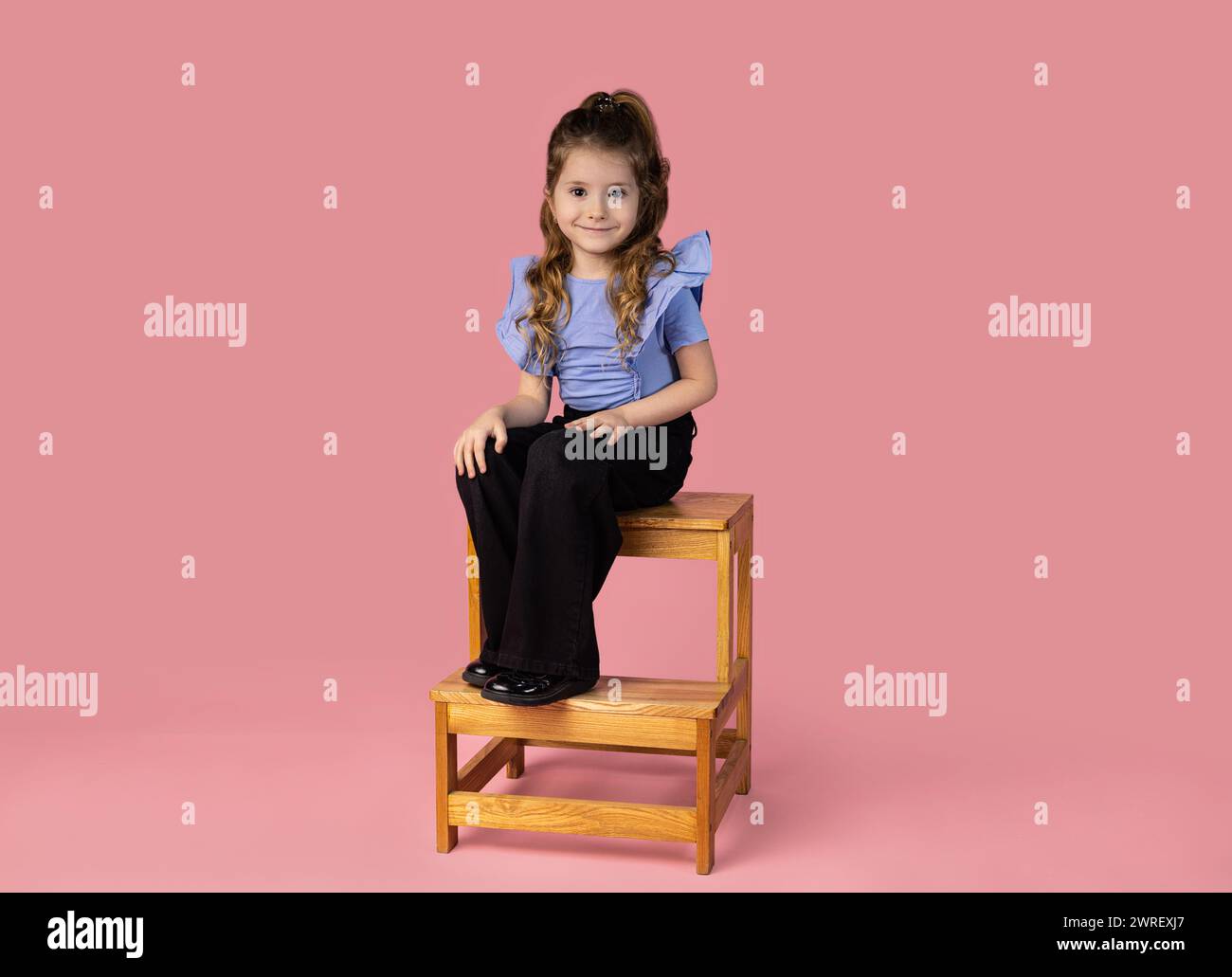 Girl sitting on chair posing hi-res stock photography and images - Alamy