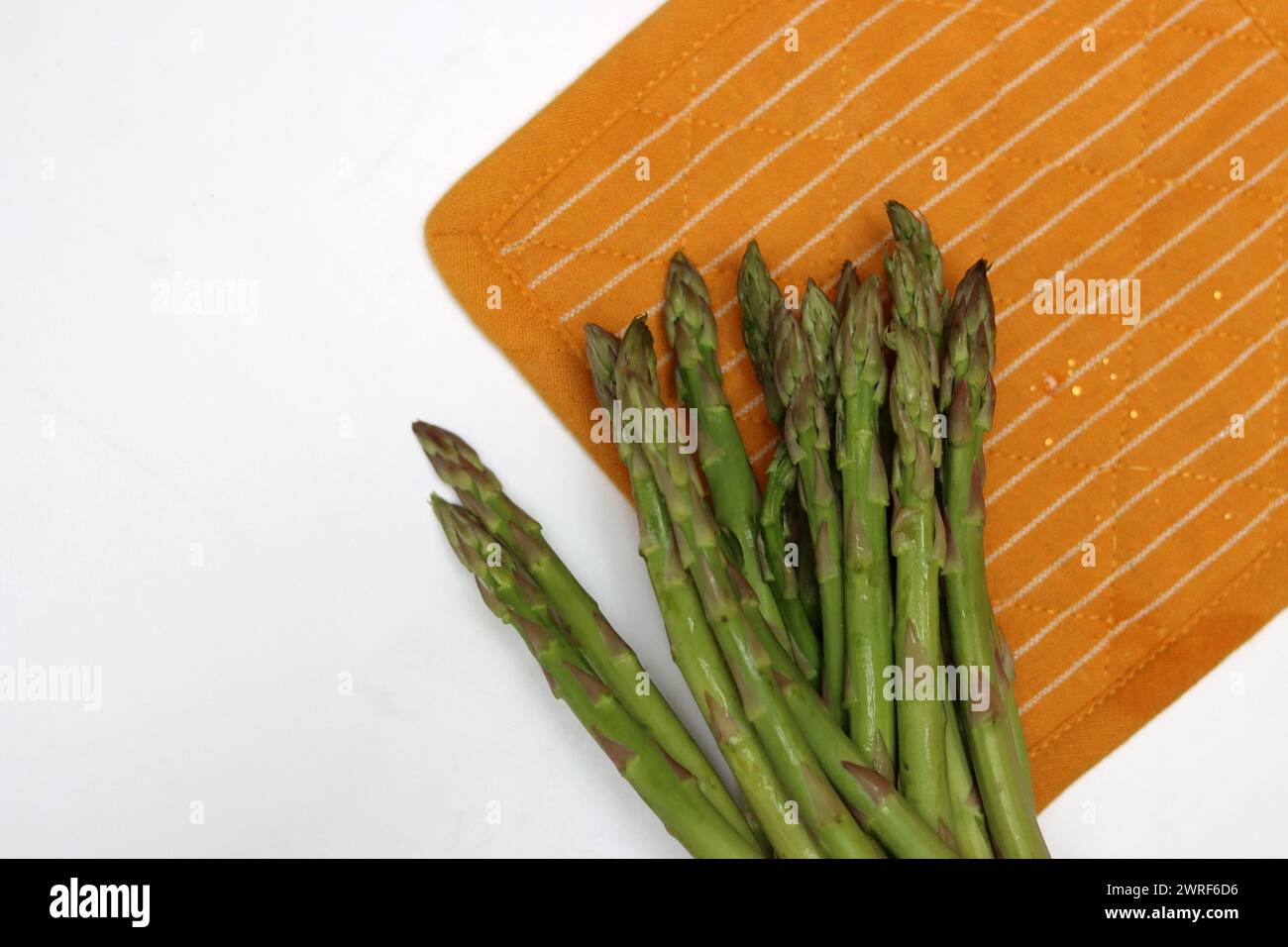 Still life photo with fresh asparagus on a table. Close up photo of fresh organic vegetables. Healthy eating balanced diet concept. Stock Photo