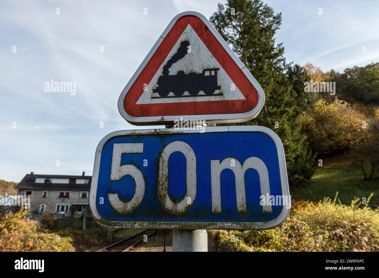 Panneau halte hi-res stock photography and images - Alamy
