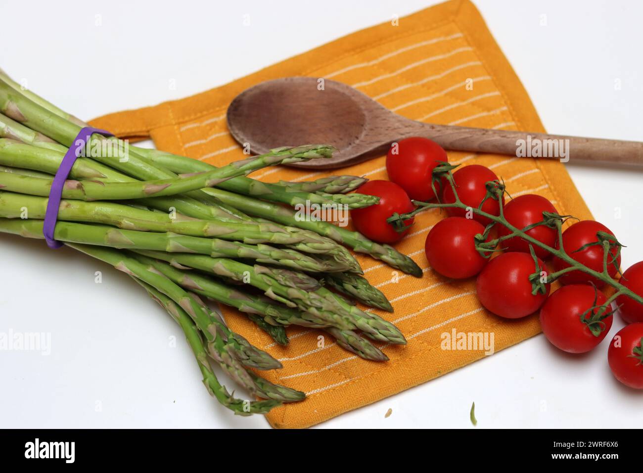 Still life photo with fresh asparagus on a table. Close up photo of fresh organic vegetables. Healthy eating balanced diet concept. Stock Photo