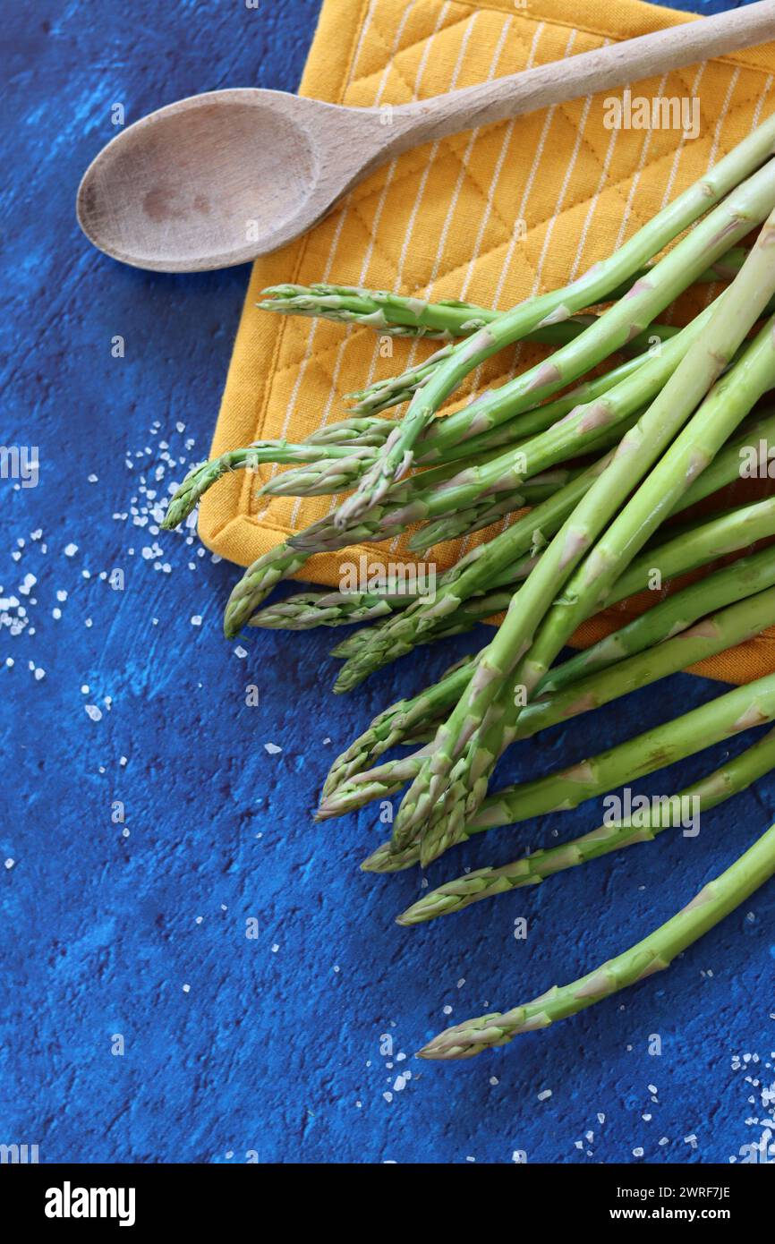 Still life photo with fresh asparagus on a table. Close up photo of fresh organic vegetables. Healthy eating balanced diet concept. Stock Photo