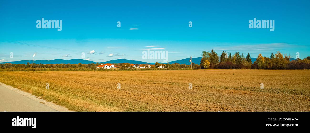 Autumn or indian summer view with the Bavarian forest in the background near Aholming, Deggendorf, Bavaria, Germany Aholming az 005 Stock Photo