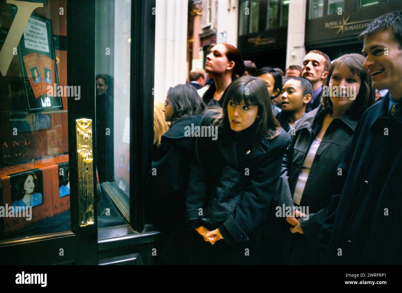 Monica lewinsky 1990s 90s hi-res stock photography and images - Alamy
