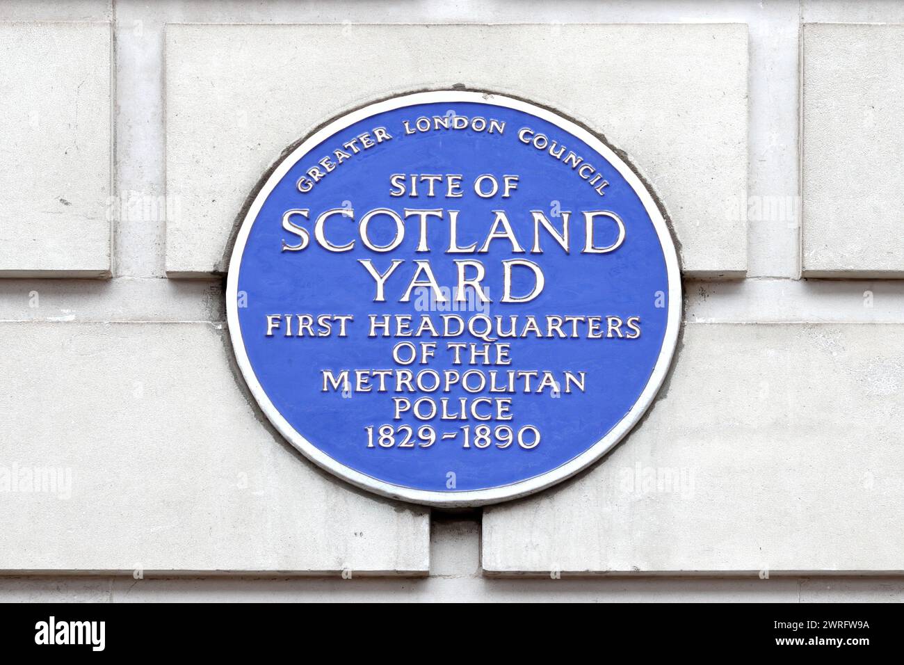 Sign at the site of Scotland Yard, first headquarters of the Metropolitan Police (1829-1890) in Whitehall, London Stock Photo