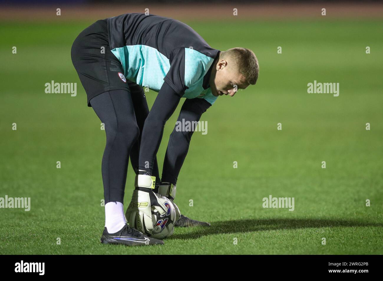 Rogan Ravenhill of Barnsley in the pregame warmup session during the ...