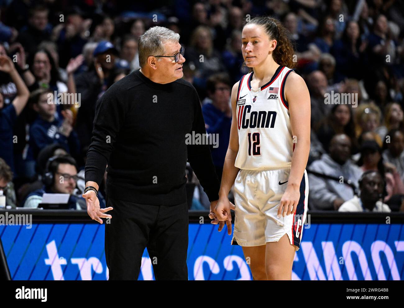 UConn head coach Geno Auriemma speaks with UConn guard Ashlynn Shade