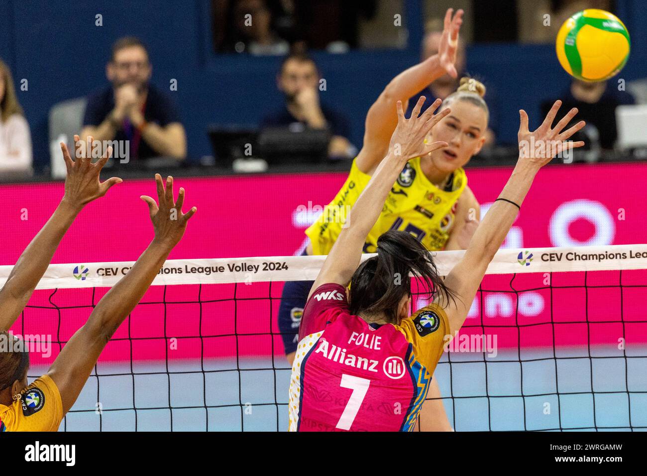 Spike of Arina Fedorovtseva (Fenerbahce Opet Istanbul) during Allianz