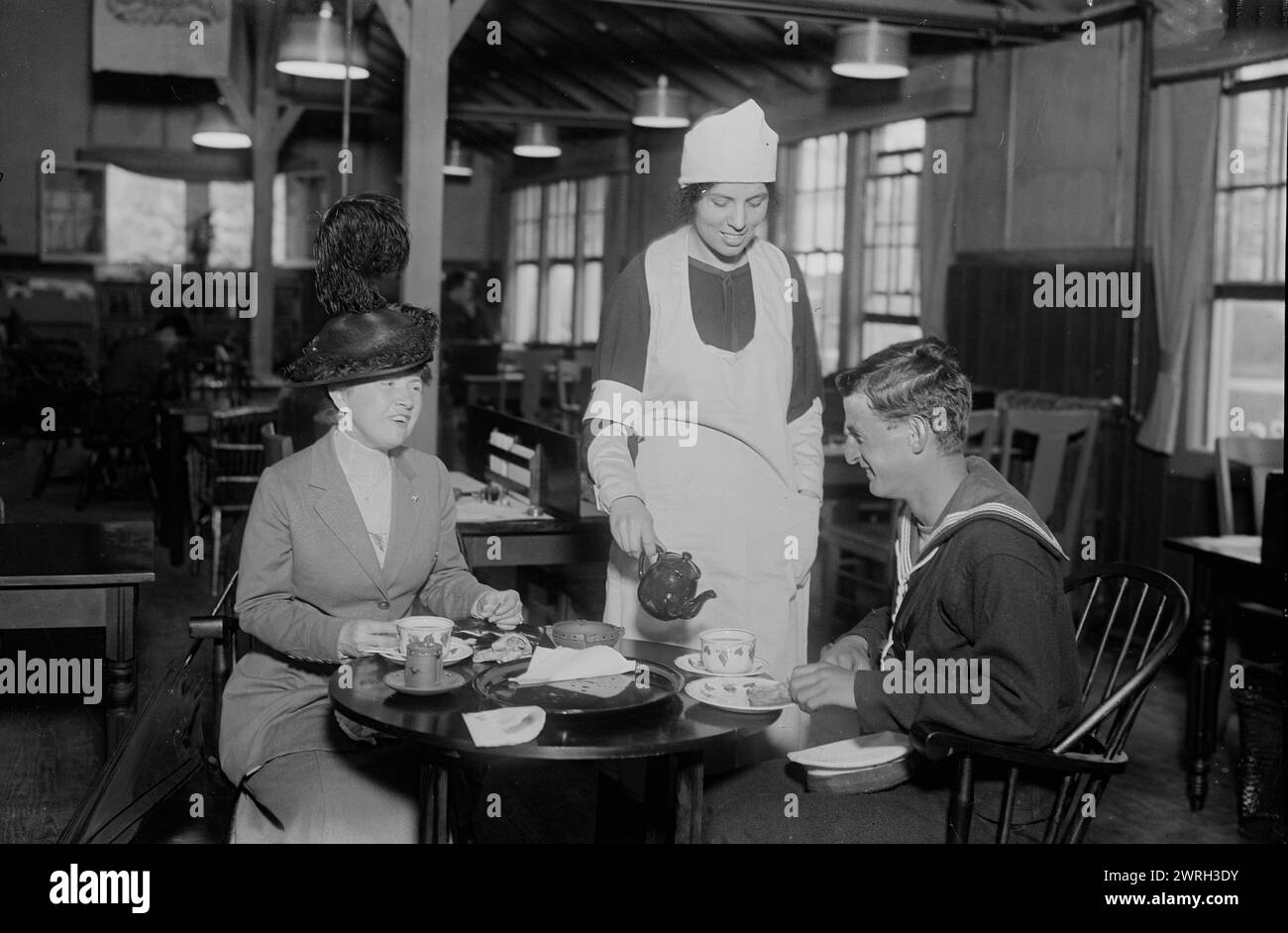 Mrs. J. Ward &amp; Mrs. Jay Gould, 1918. Mrs. J. Ward and Mrs. Jay Gould with sailor at the Y.M.C.A. Bryant Park Eagle Hut, New York City which was opened to serve soldiers during World War I. Stock Photo