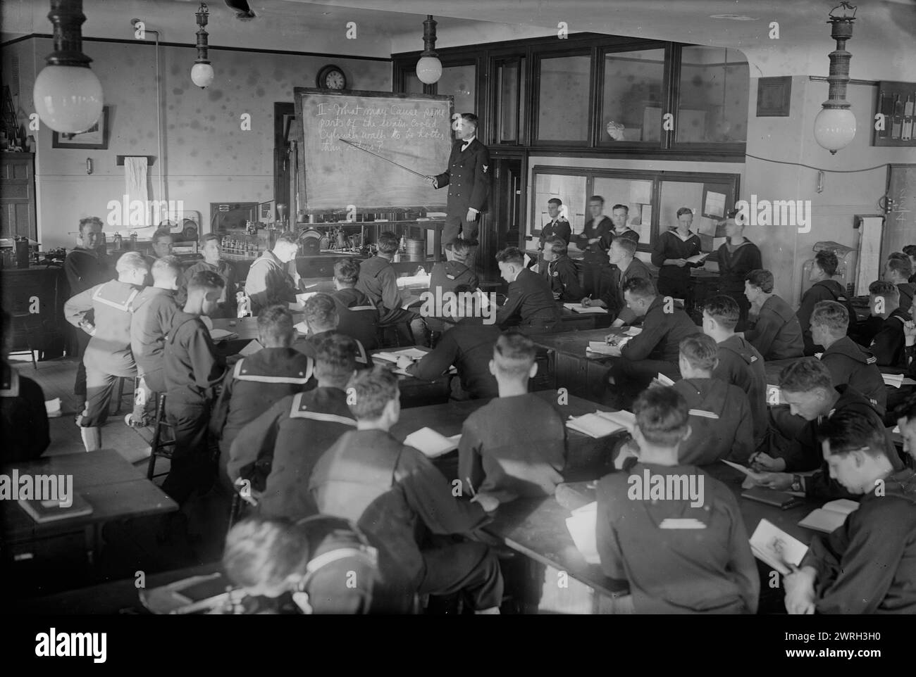 Lecture room, Mar 1918. The Engineers' Submarine Chaser Training School which was established by the Navy Department at Columbia Univeristy and was featured in an article in the New York Tribune, March 27, 1918 called &quot; Engineers are eager to chase submarines.&quot; . Stock Photo