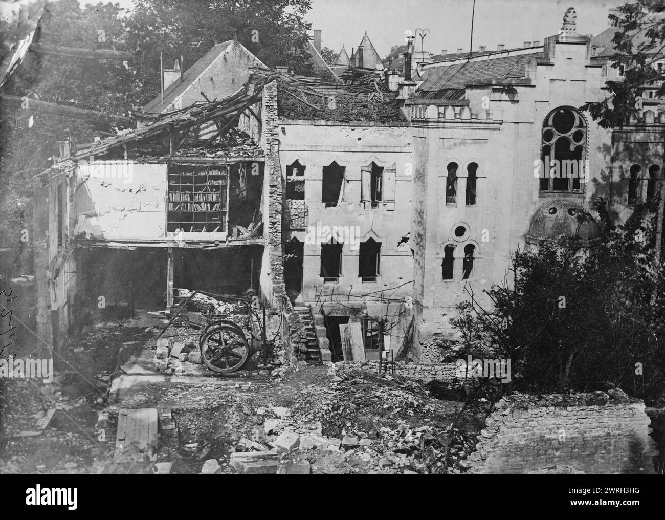 Verdun Laurent printing shop, between c1915 and 1918. The synagogue