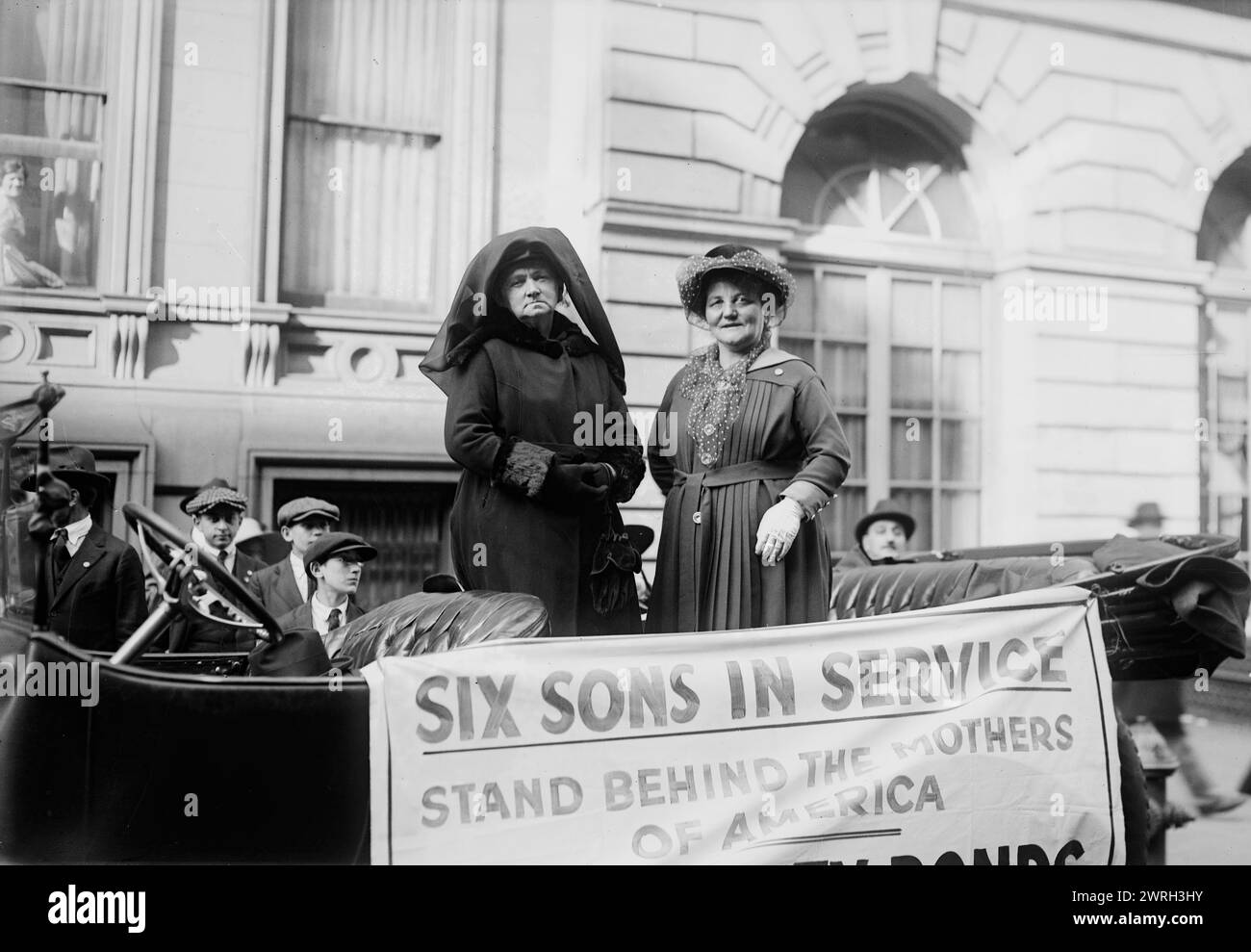 Mrs. Wm. Quinn &amp; Mrs. L. Rosenberg, 1918. Mrs. William Quinn, Great Neck, Long Island, and Mrs. Louis Rosenberg, North Bergen, New Jersey, each of whom had six sons serving in the military during World War I, at the head of the Service Flag parade up 5th Avenue, New York City. Stock Photo