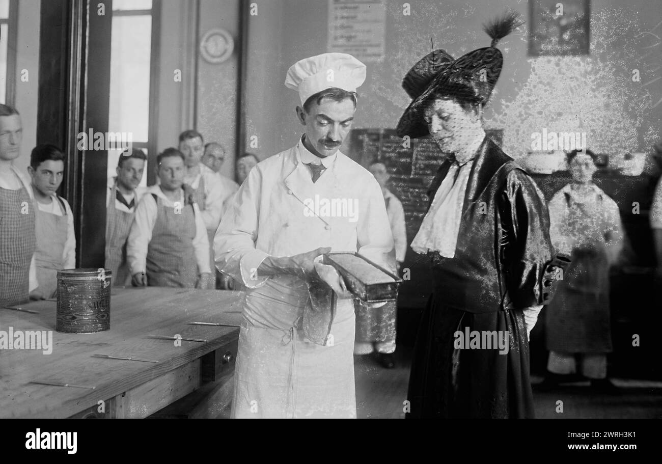 Mrs. J.L. Putnam at Naval Cooks' School, between c1915 and 1918. Mrs. J.L. Putnam with chef and students at the New York Cooking School, 126 East 59th Street. The school trained soldiers to cook for the Navy during World War I. Stock Photo