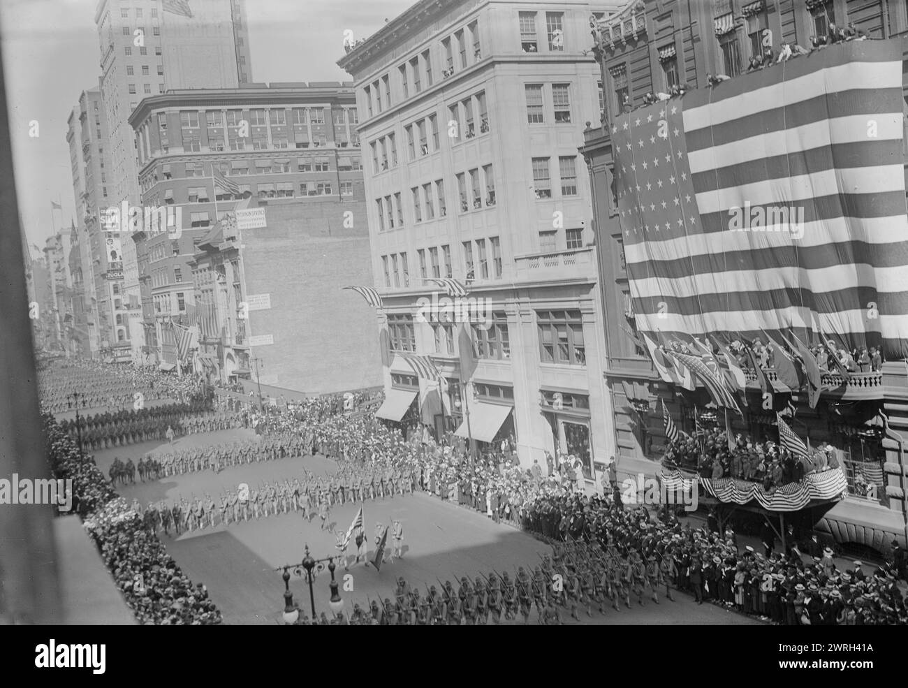 7th Regt. Departs, 11 Sept 1917. The 7th Regiment, New York National Guard (later the 107th Infantry Regiment), looking north on 5th toward E. 40th St., New York City, marching in a parade on September 11, 1917, prior to their departure to a camp in Spartanburg, South Carolina, and then to the war in Europe. The reviewing stand, at right, was at the Union League Club, then at E. 39th and 5th Ave. Stock Photo
