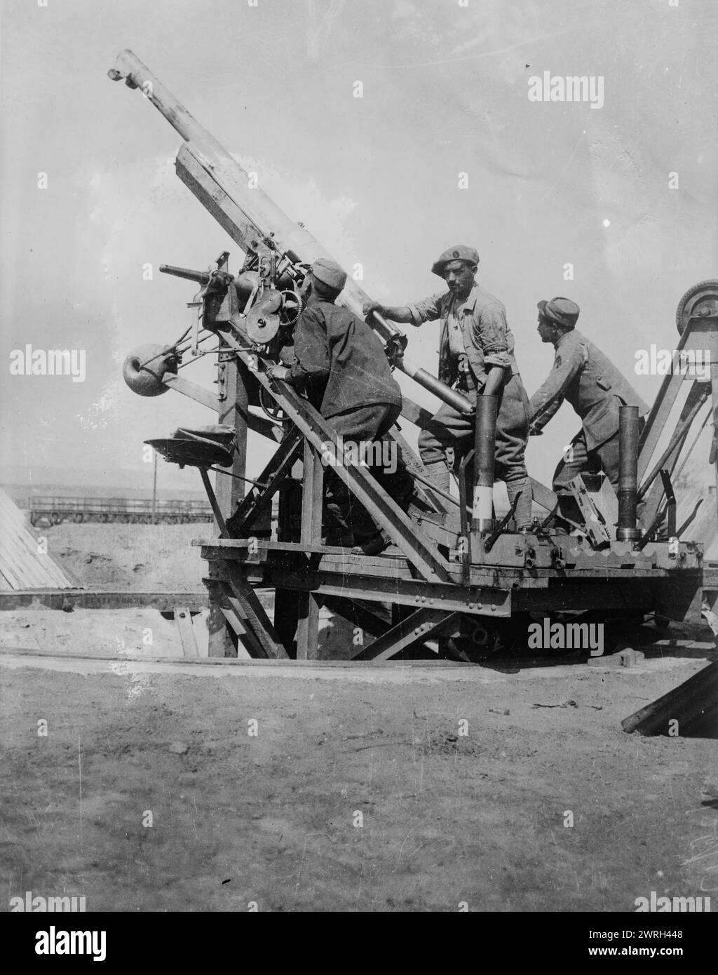 Latest French anti-aircraft gun, 1917 29 Nov 1917. A French 75mm field gun which has been mounted for use as an anti-aircraft weapon, during the Salonika Campaign during World War I. Stock Photo