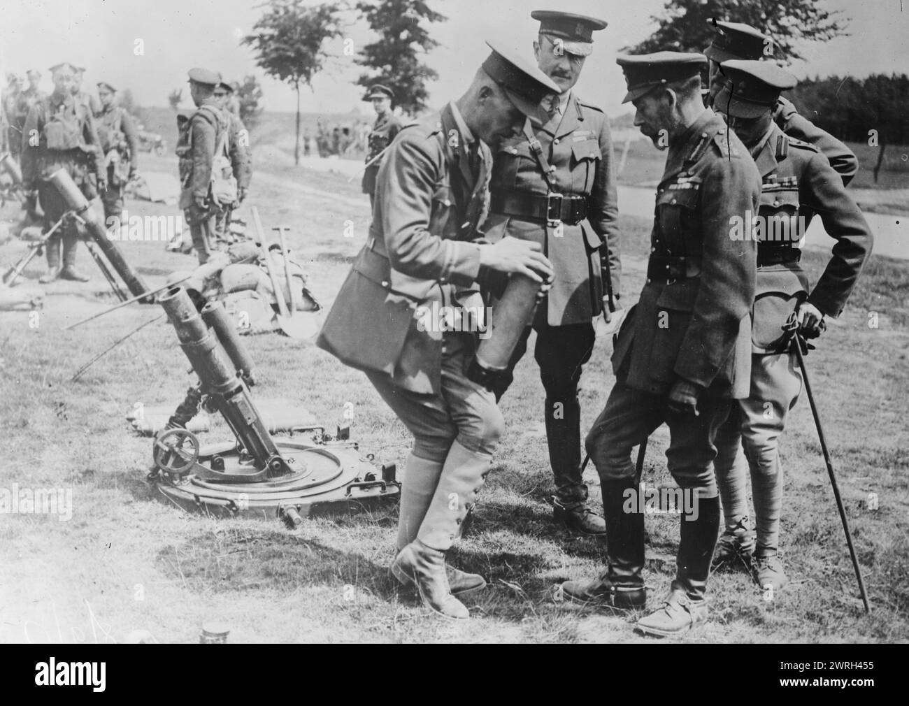 King Geo. studies trench bombs, 7 Jul 1917. British officers explaining trench mortar to King George V and Edward, Prince of Wales at the Trench Warfare School, Helfaut, France during World War I, July 7, 1917. Stock Photo
