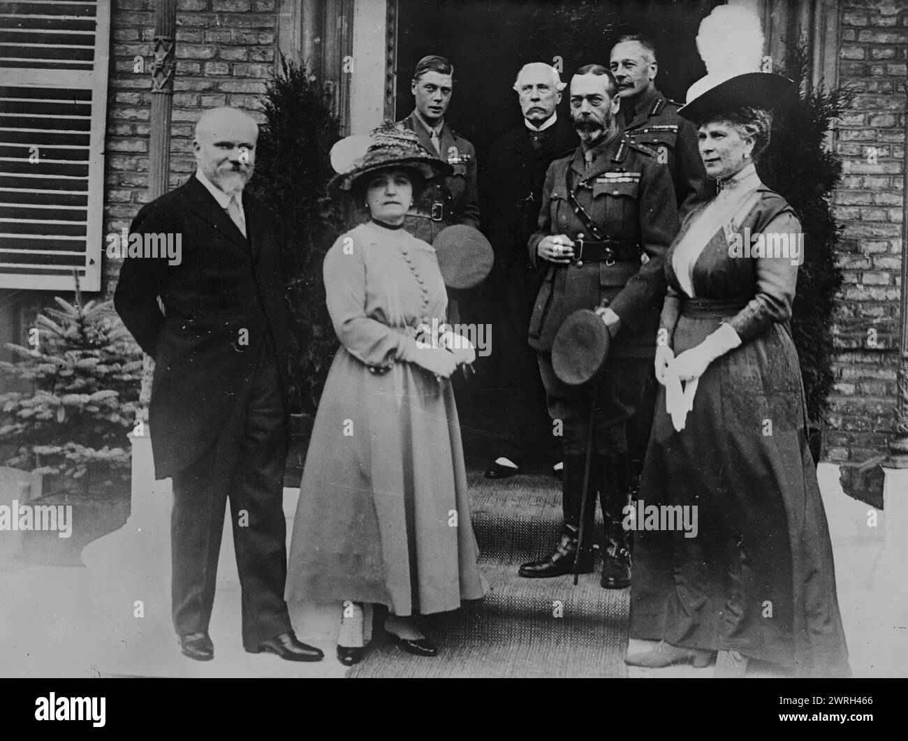 King Geo., Poincare &amp; wives, 10 Jul 1917. King George V and Queen Mary, President of France Raymond Poincare&#xb4; and Madame Henriette, Edward, Prince of Wales; Sir Douglas Haig and Sir Francis Bertie, on the steps of the British Officers' Club, Abbeville, France, July 10, 1917 during World War I. Stock Photo