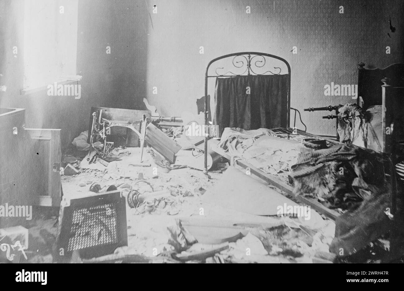 Room in villa at Tilsit occupied by Russian officers, between c1914 and c1915. A room in a villa occupied by Russian soldiers during World War I, in Sovetsk (Tilsit), Russia. Stock Photo