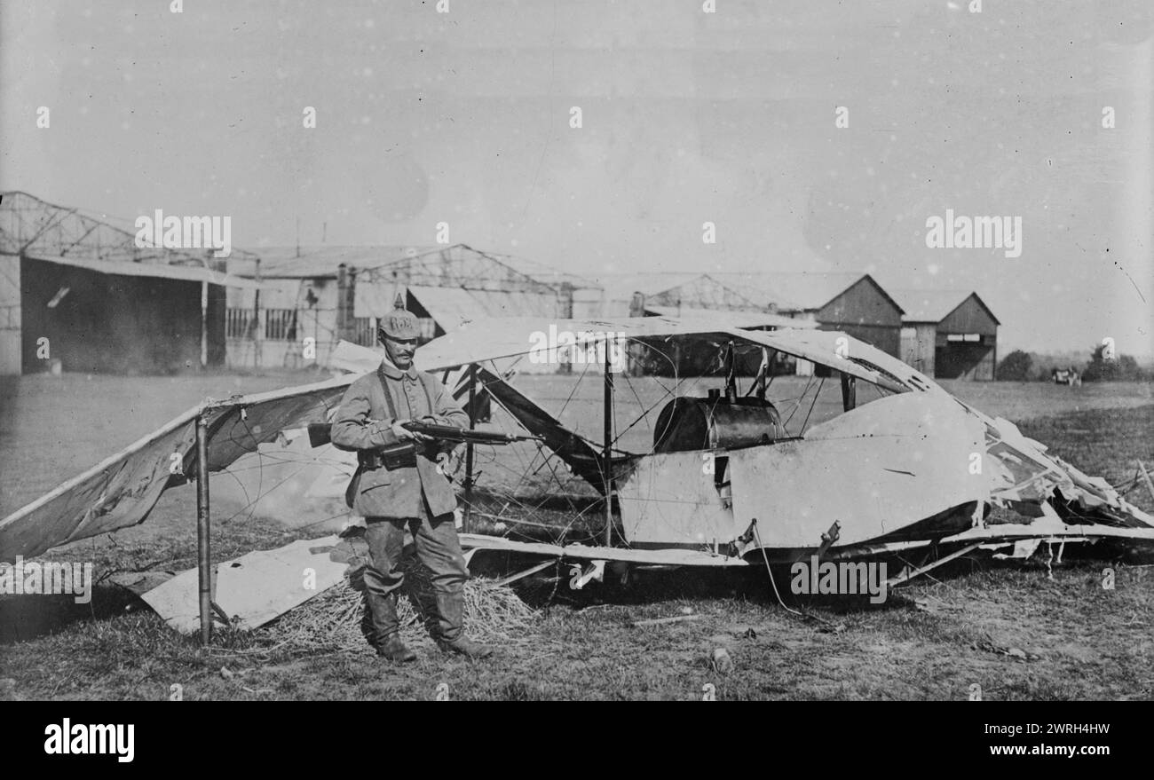 WW1 Photo postcard German soldiers around crashed biplane c.1915 WW1 Photo postcard German soldiers around crashed biplane c.1915