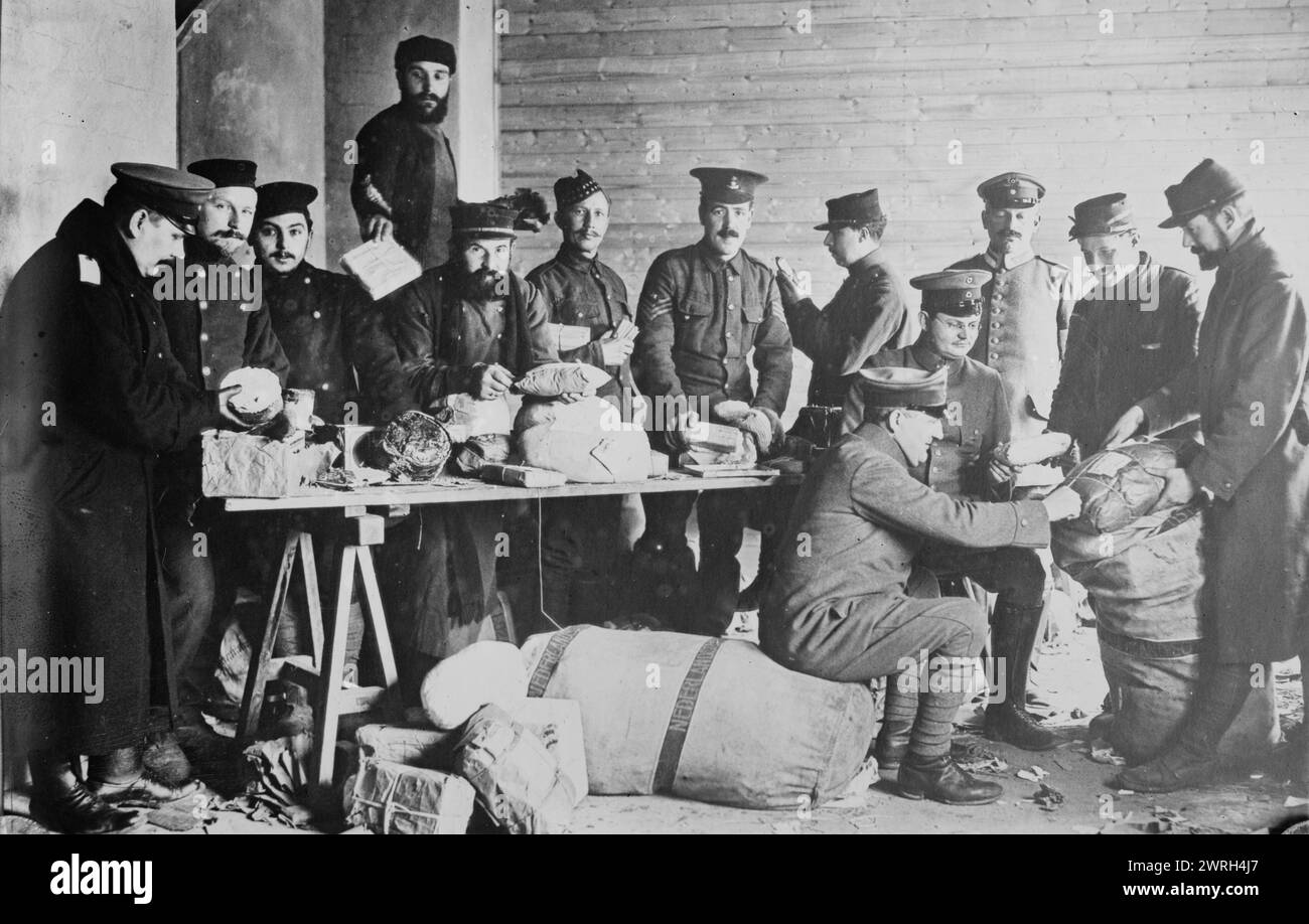 British and French prisoners assorting mail, between 1914 and c1915. British and French soldiers who are prisoners of war, sorting mail during World War I. Stock Photo