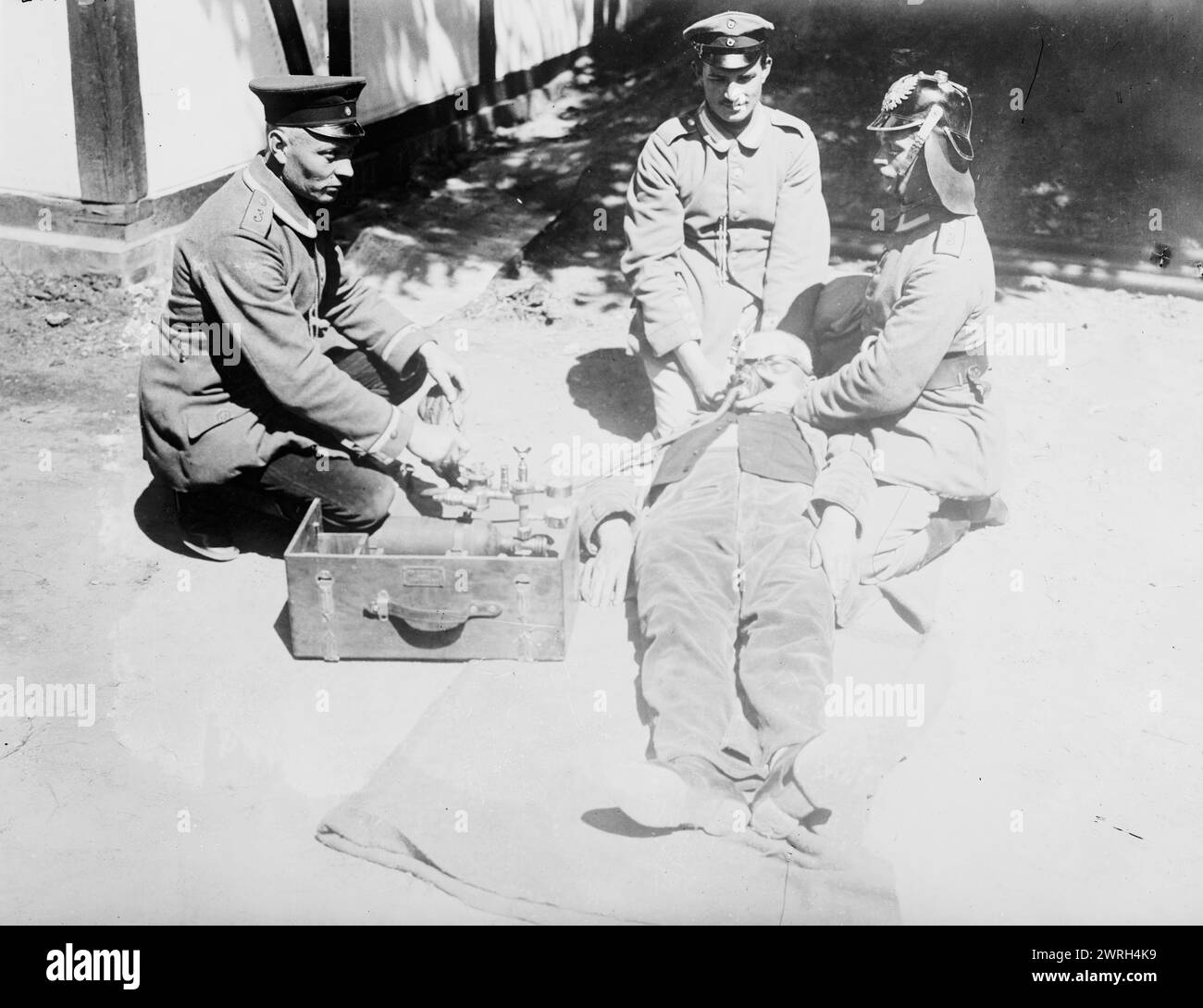 Reviving wounded German with Pulmotor, between 1914 and c1915. A German being revived with a Pulmotor, an artificial respiration device, during World War I. Stock Photo