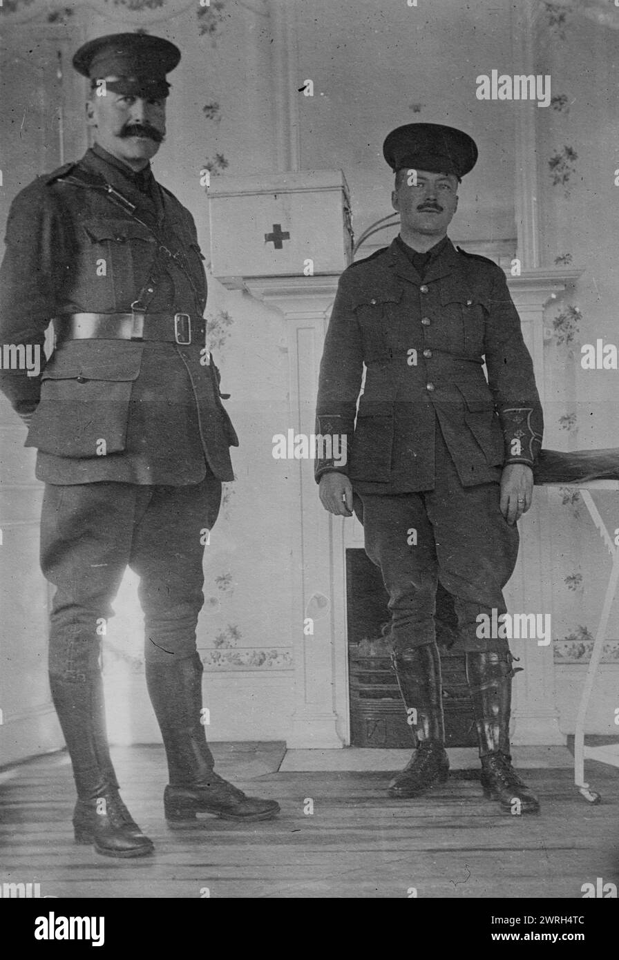 Major Elliott &amp; Captain Young of Canadian Hospital, between 1914 and c1915. Major H.C.S. Elliott, of Cobourg, Ontario with Captain C.A. Young, of Ottawa, who assisted in setting up a Canadian base hospital in the Hotel du Golf at Le Touquet, France during World War I. Stock Photo