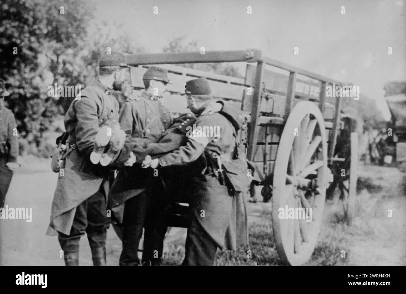 French pick up dead near Charleroi, 21 Oct 1914 (date created or published later). French soldiers putting a dead body into a cart, after the Battle of Charleroi (Battle of the Sambre) which was took place on August 21, 1914 in Belgium. Stock Photo