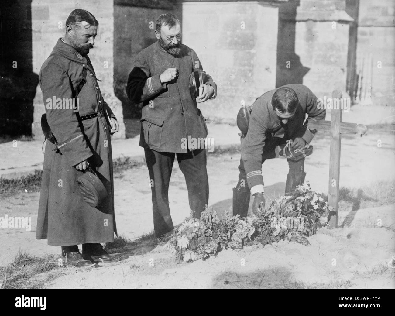 French Officers at graves of comrades, 1914. French officers laying flowers on graves of soldiers during World War I. Stock Photo