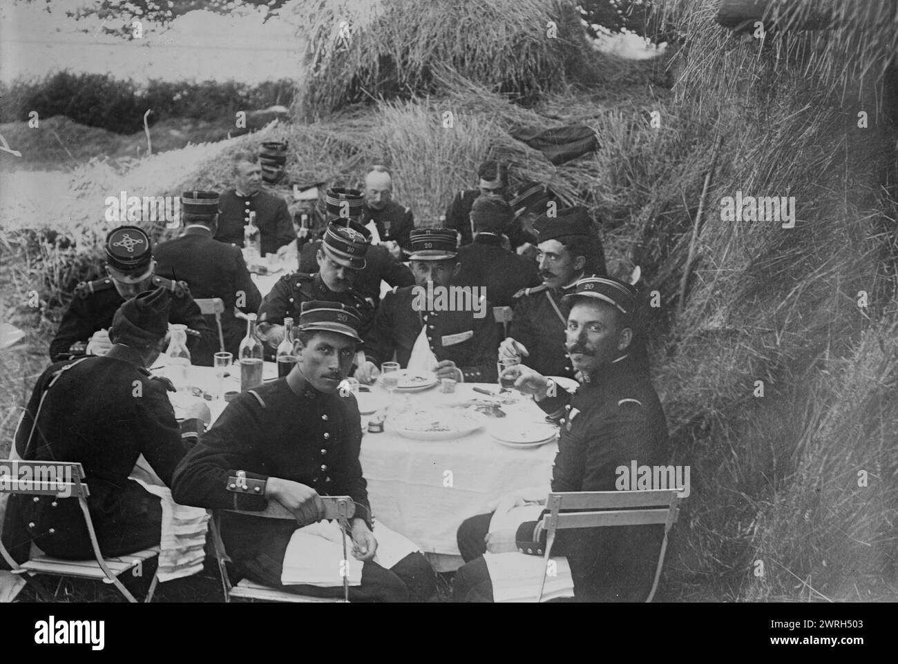 French Officers dining, between c1914 and c1915. French officers eating outdoors near a haystack during World War I. Stock Photo