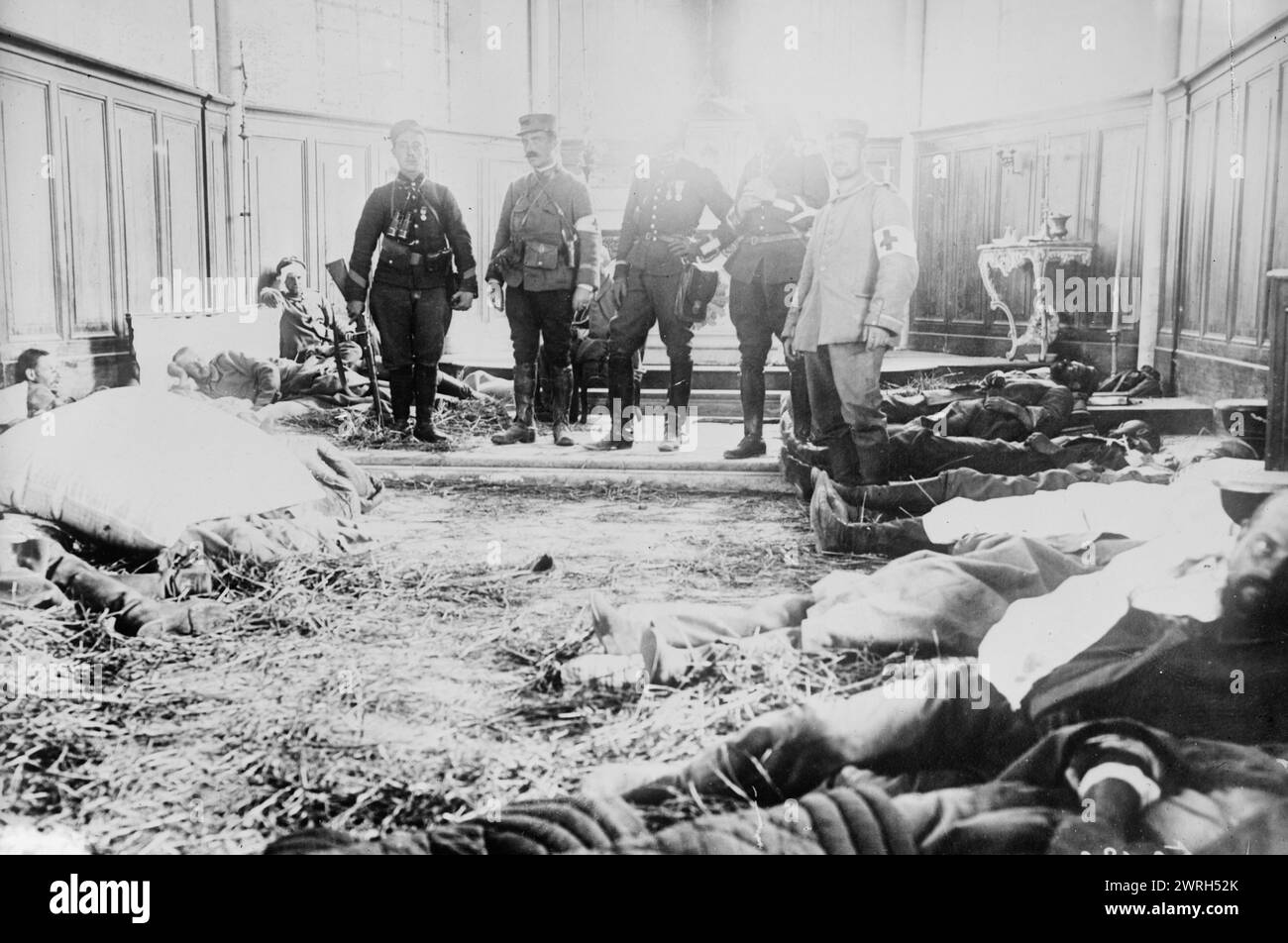 Neufmentier [i.e., Chauconin-Neufmontiers], French &amp; German wounded in church, between c1910 and c1915. French and German wounded soldiers in a church, in Chauconin-Neufmontiers, France during World War I. Stock Photo