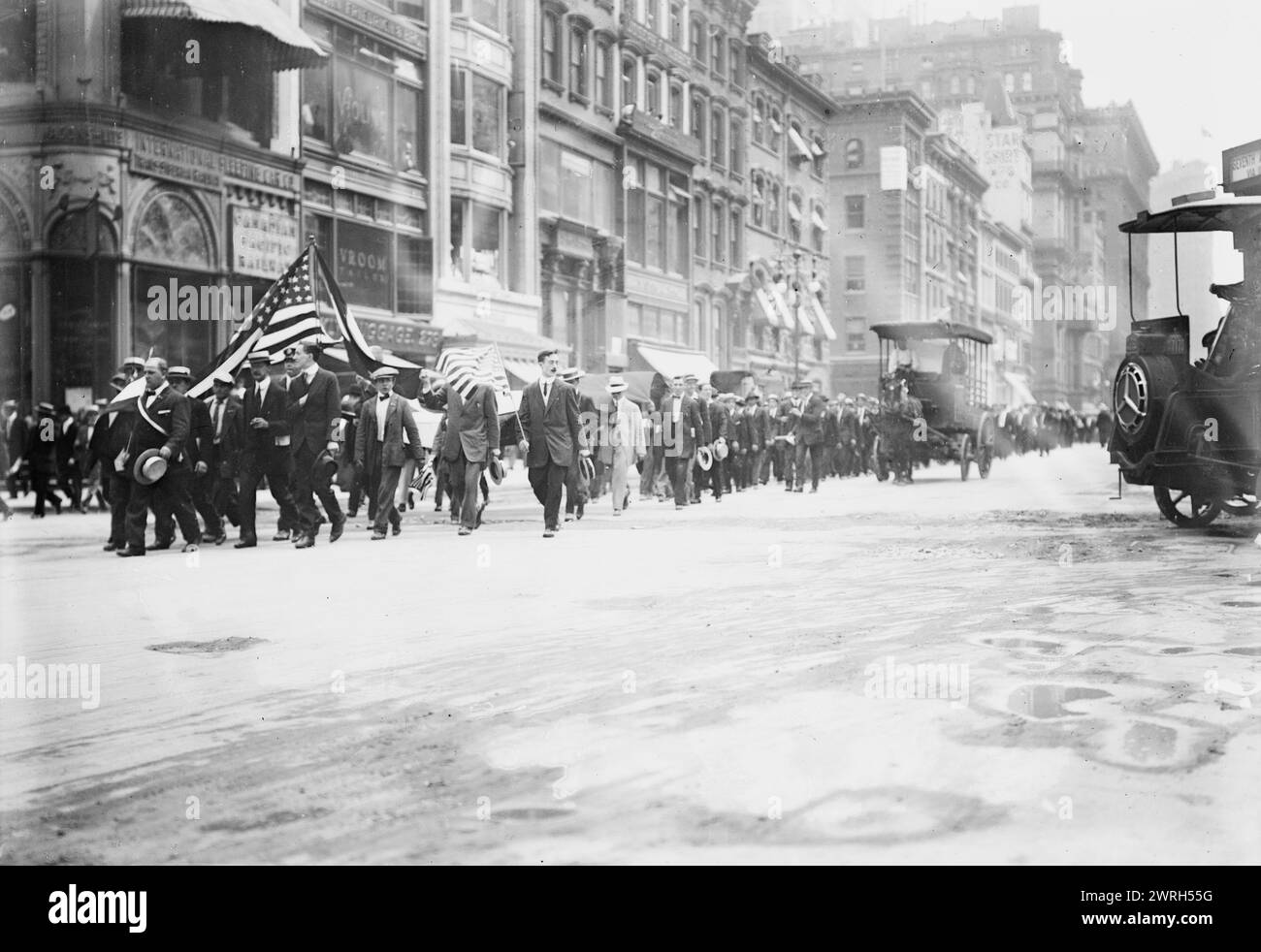 German Reservists, 4 Aug 1914 (date created or published later). German reserve soldiers marching on Fifth Avenue, New York City, at the beginning of World War I. Stock Photo