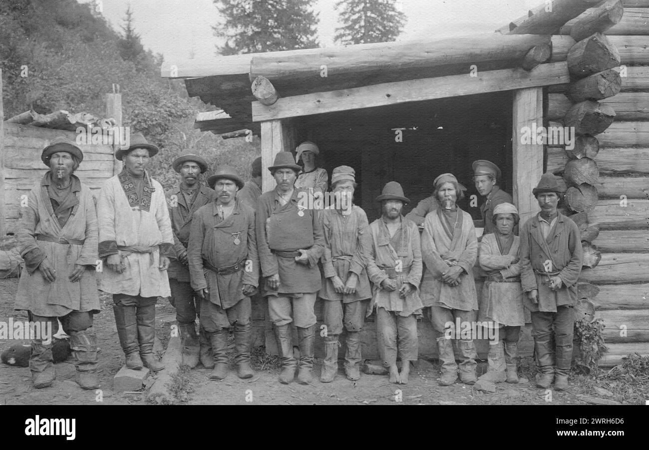 Group of Shoria Men with Village Headmen by a House, 1913.From a collection of 109 photographs taken during a 1913 topographic expedition to the Gornaia Shoria in the Altai region and another topographic expedition to the Mrasskii region, Kuznetskii District (central part of the Gornaia Shoria). The photographs reflect both expedition activities and the life of the people in this region. Altai State Regional Studies Museum Stock Photo