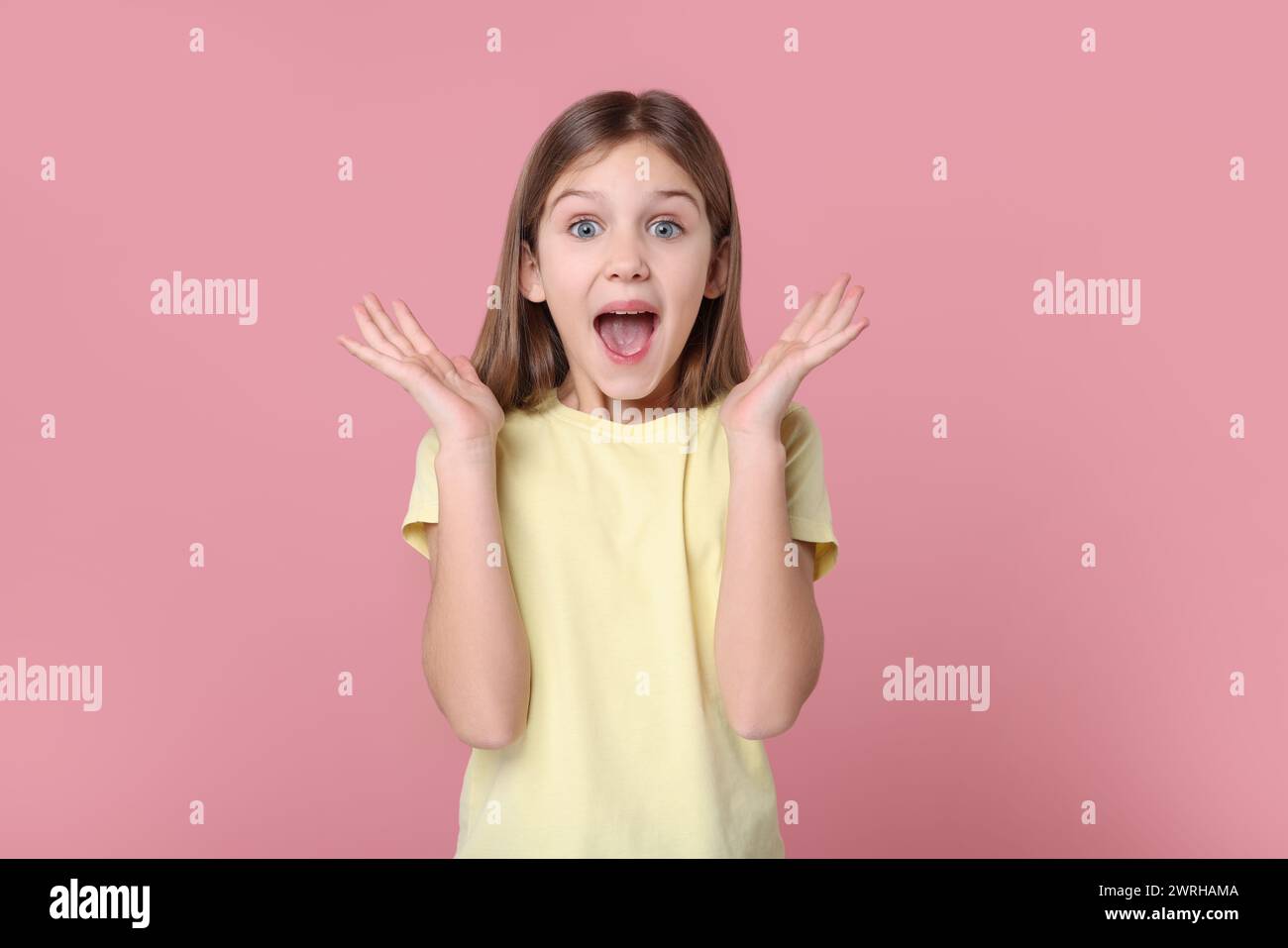 Portrait of surprised girl on pink background Stock Photo - Alamy