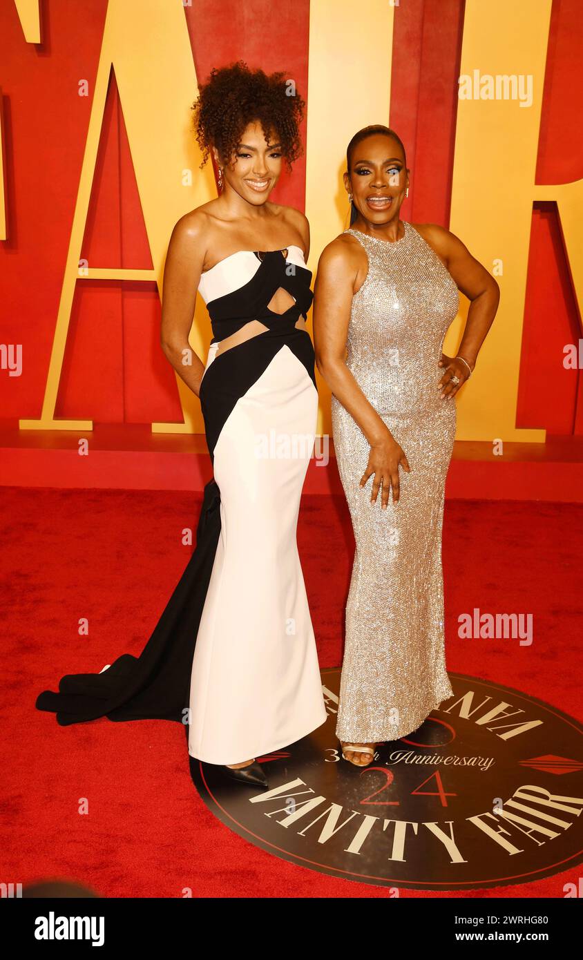 BEVERLY HILLS, CALIFORNIA - MARCH 10: (L-R) Ivy-Victoria Maurice and Sheryl Lee Ralph attend the 2024 Vanity Fair Oscar Party hosted by Radhika Jones Stock Photo