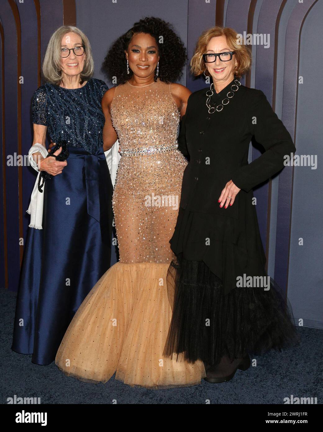 Emotionally resonant superhero film with strong performances, image size:1040x1390