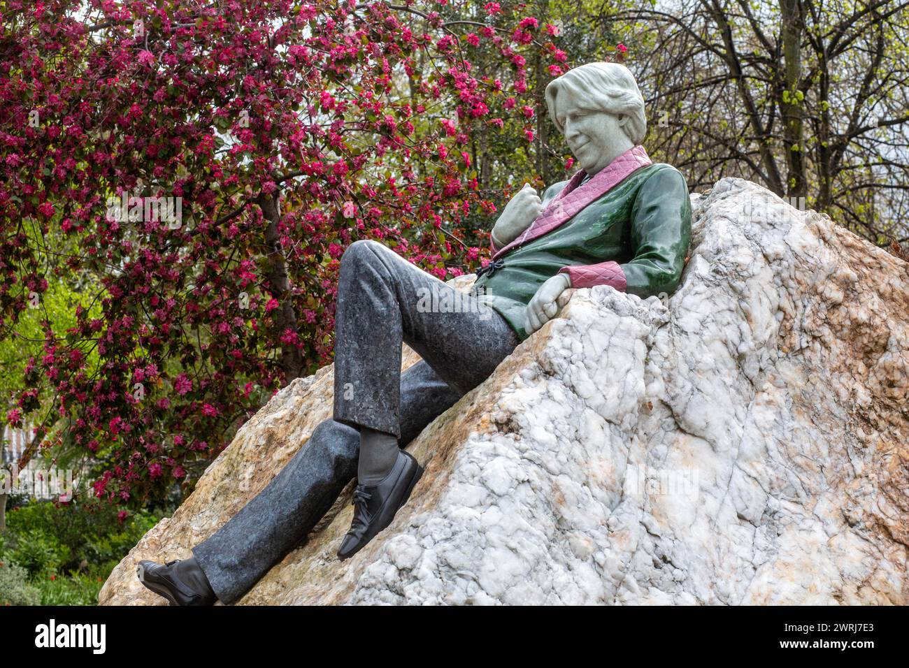 Danny Osborne's famous statue of Irish poet, playwright and wit, Oscar