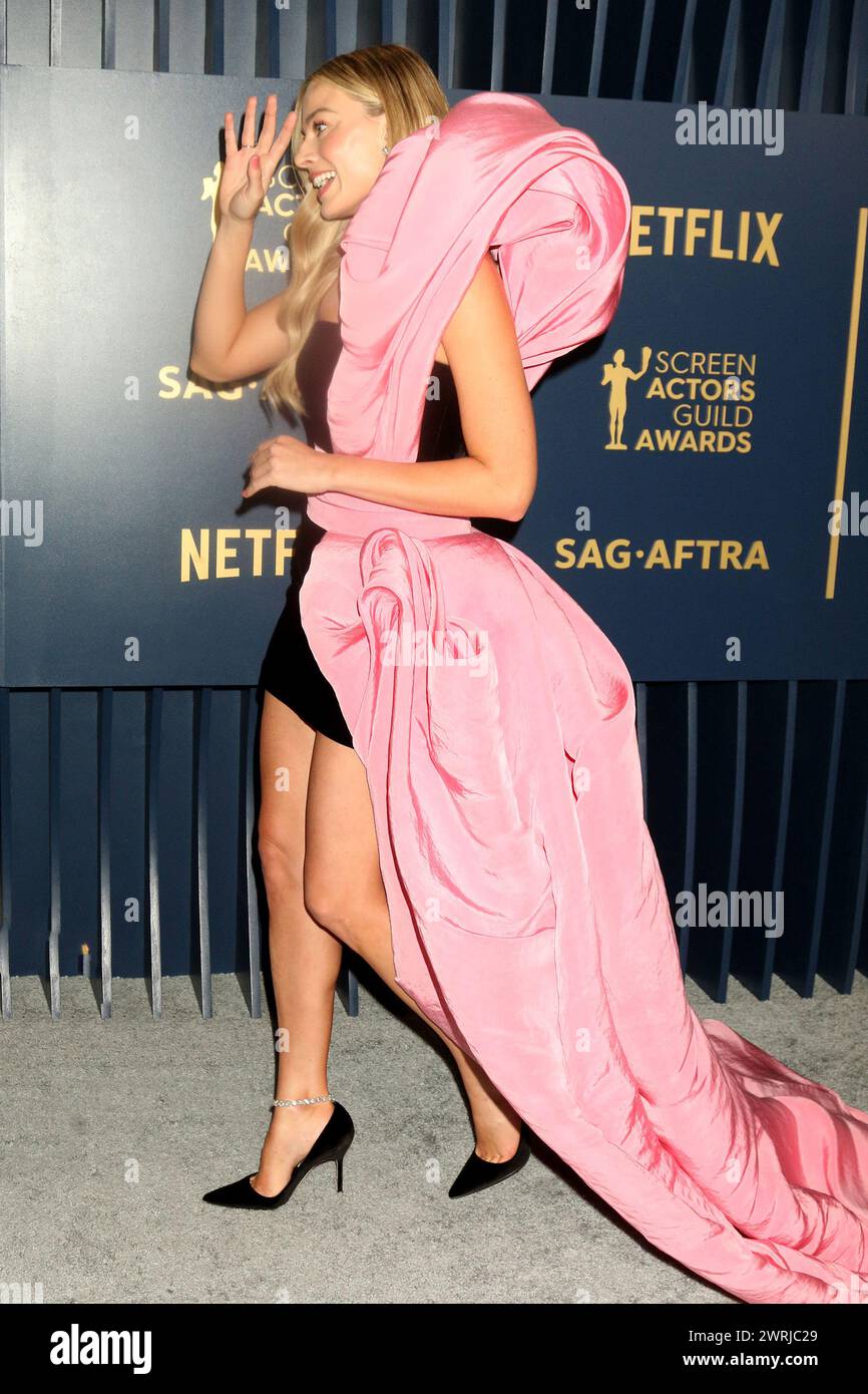 LOS ANGELES - FEB 25: Margot Robbie at the 30th Screen Actors Guild ...