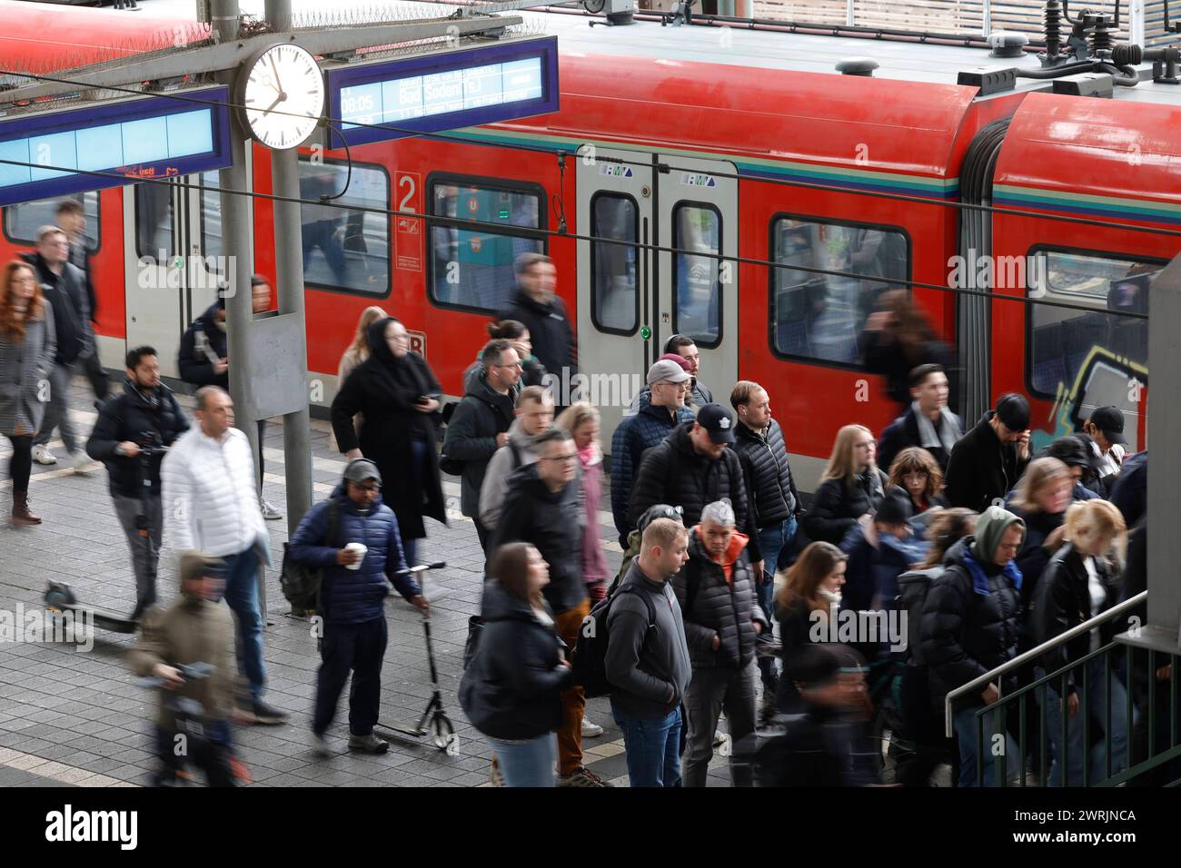 Best HD Pictures about  Strassenbahn Streik Frankfurt  with No AI Images