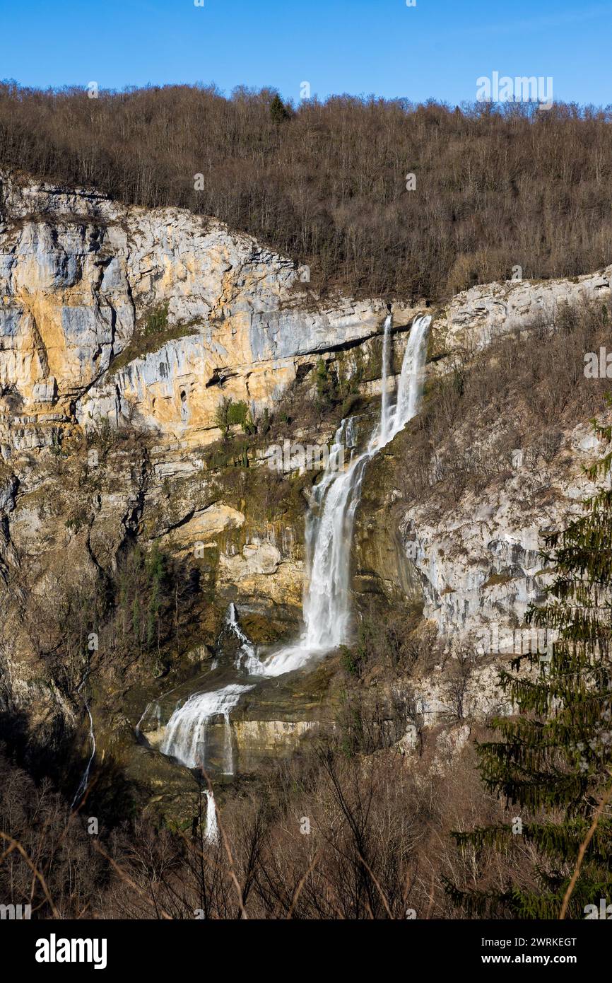 Cascade dans la nature hi-res stock photography and images - Alamy