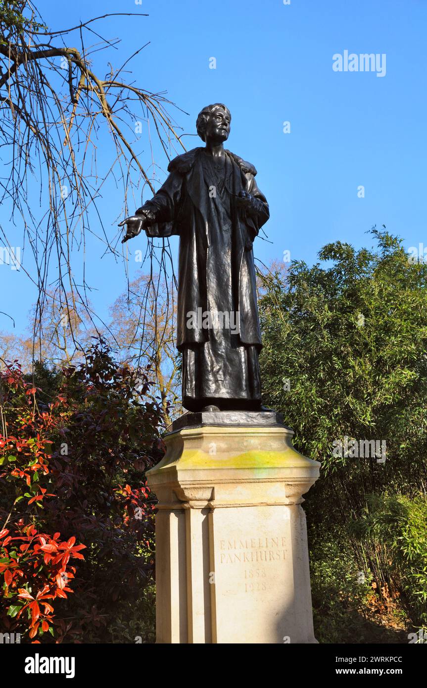 Bronze statue of Emmeline Pankhurst (1858-1928), leader of the Suffragette movement, Victoria Tower Gardens, Westminster, London UK. Emily Pankhurst Stock Photo
