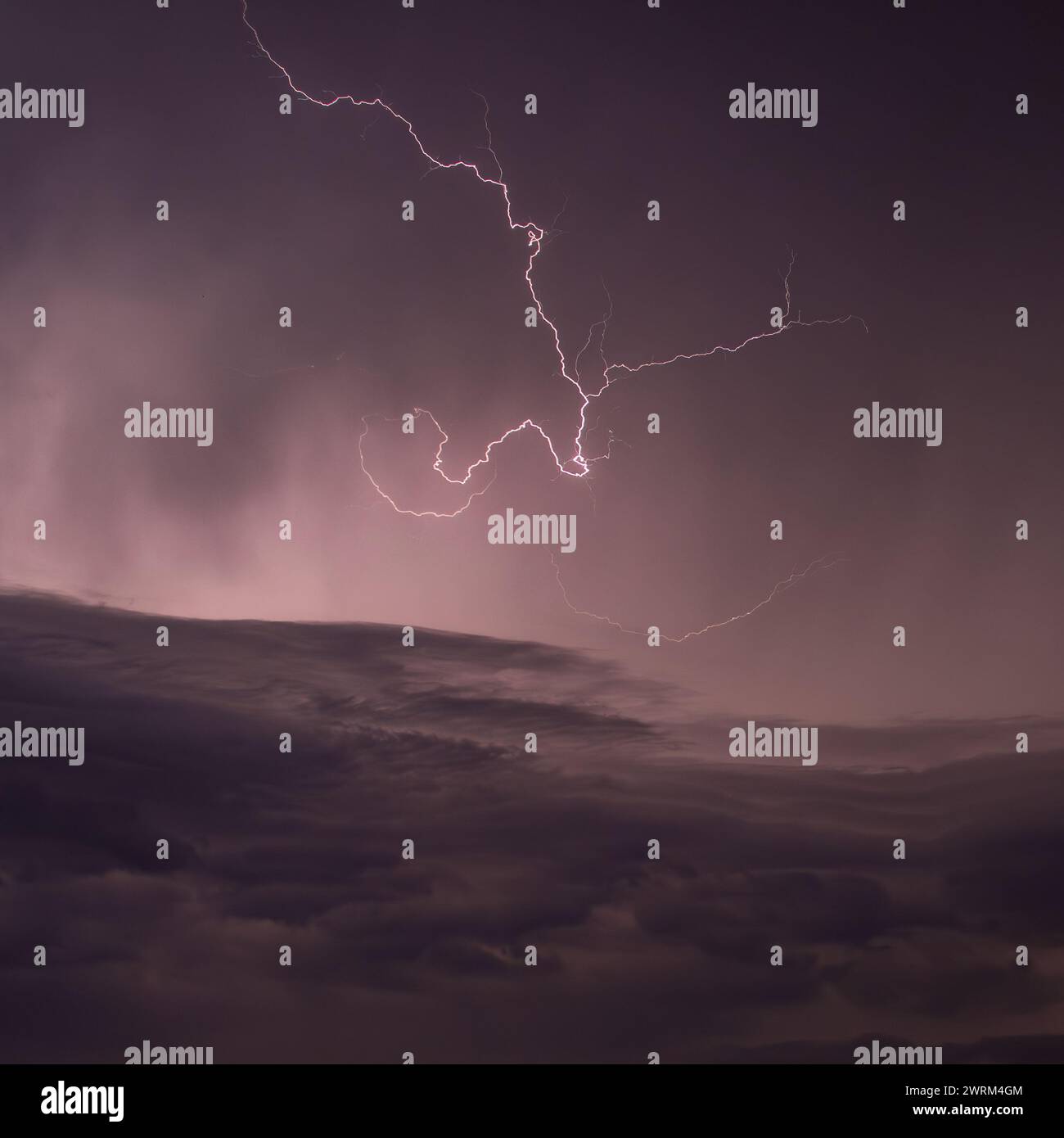 Sheet lightning hi-res stock photography and images - Alamy