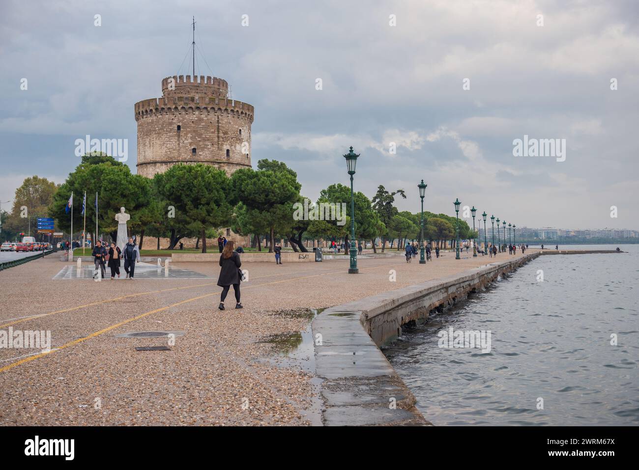 White Tower of Thessaloniki in Thessaloniki city, Greece Stock Photo ...