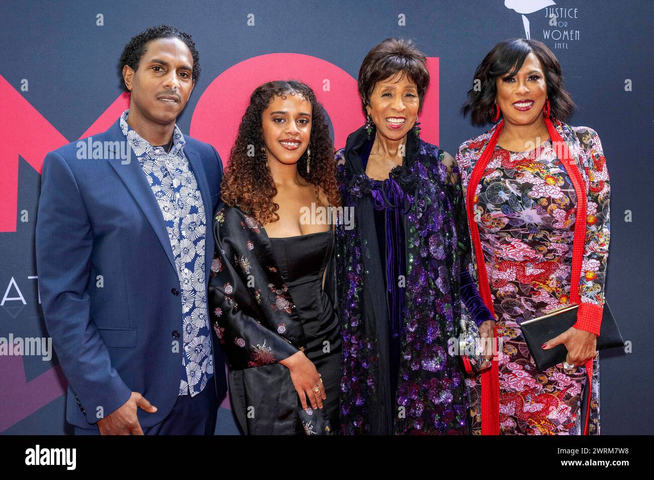 amil-gibbs-und-marla-gibbs-mit-urenkelin-aila-gibbs-und-tochter-angela