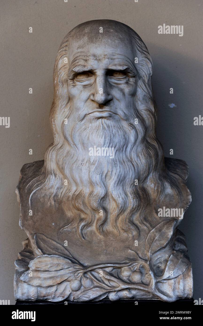 Sculpture statue bust of Leonardo da Vinci renaissance artist painter