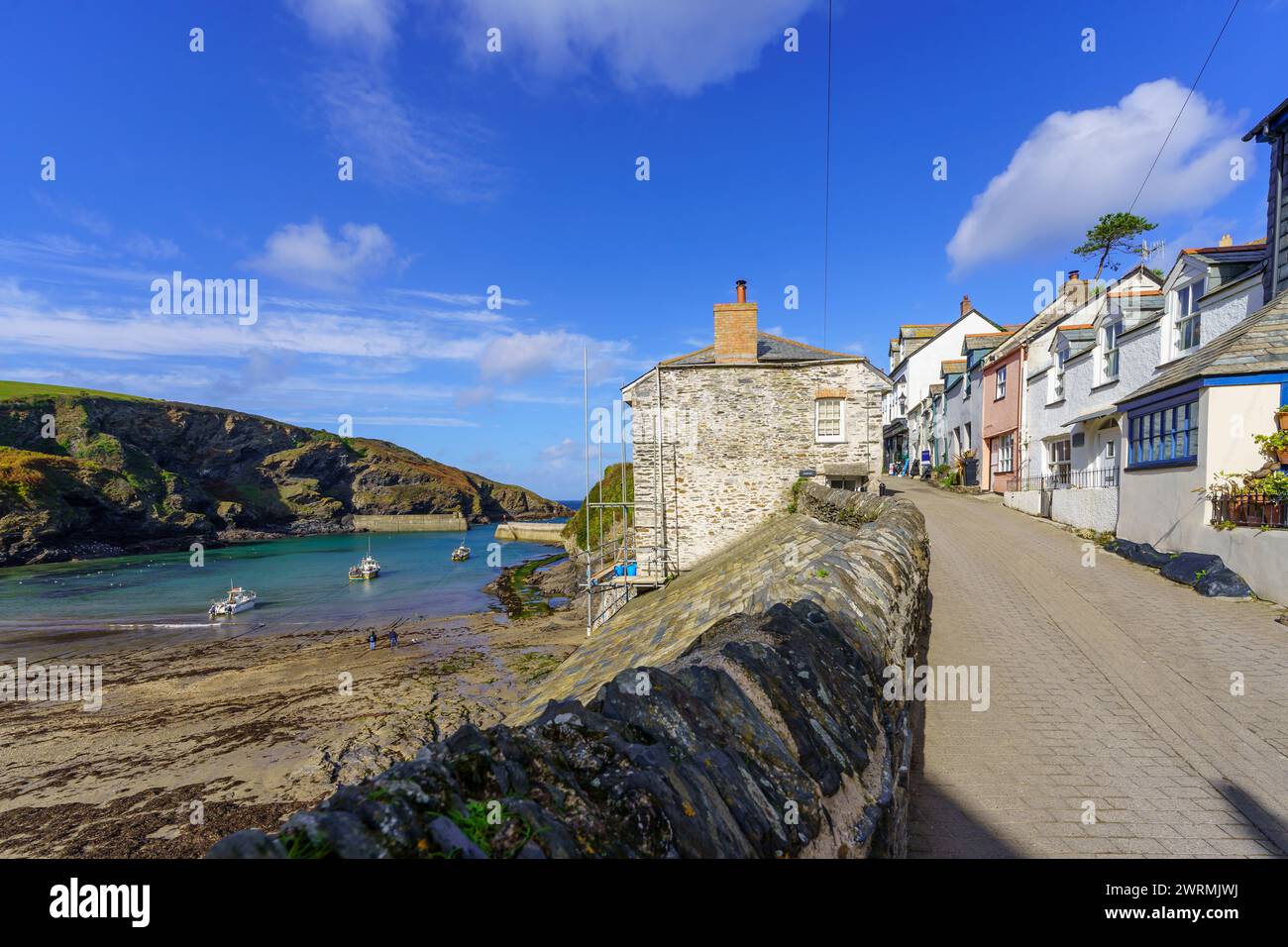 Port Isaac Sign Port Isaac, UK - October 15, 2022: Scene of the bay and the village ...