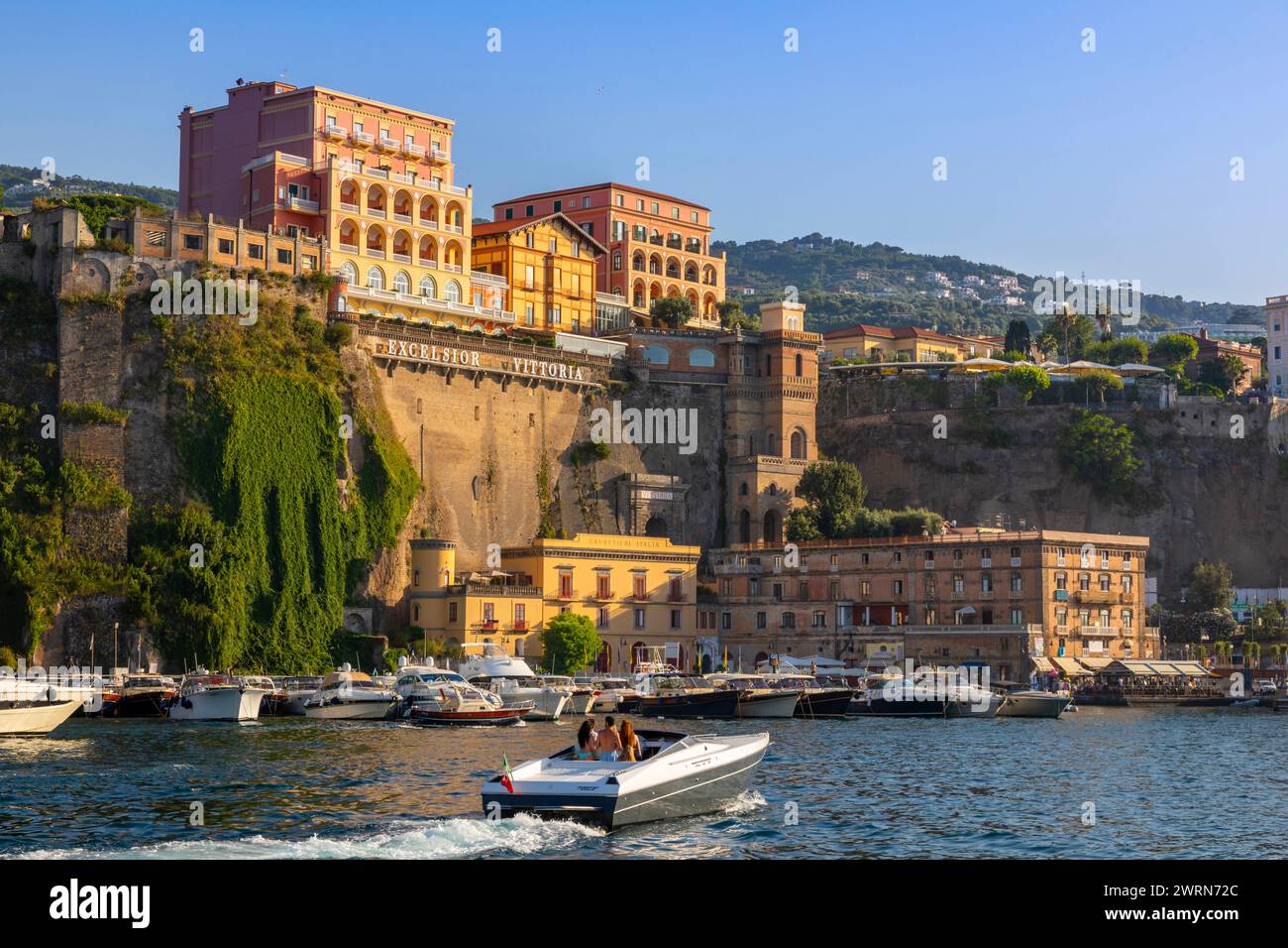 Speeding pleasure boat, Excelsior Vittoria Hotel, Sorrento, Bay of Naples, Campania, Italy, Mediterranean, Europe Copyright: JohnxGuidi 1237-672 Stock Photo