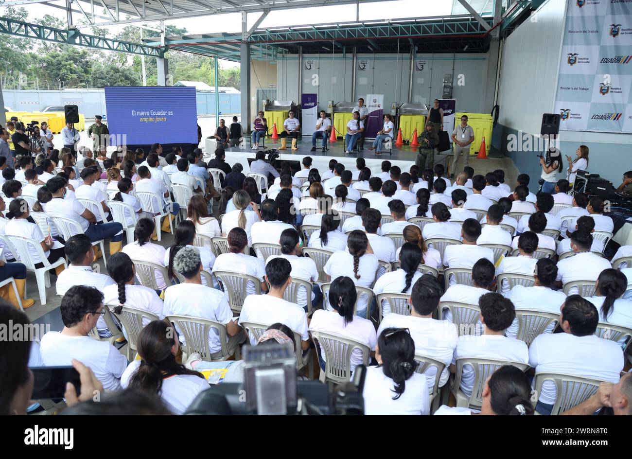 Joven de 18 años hires stock photography and images Alamy