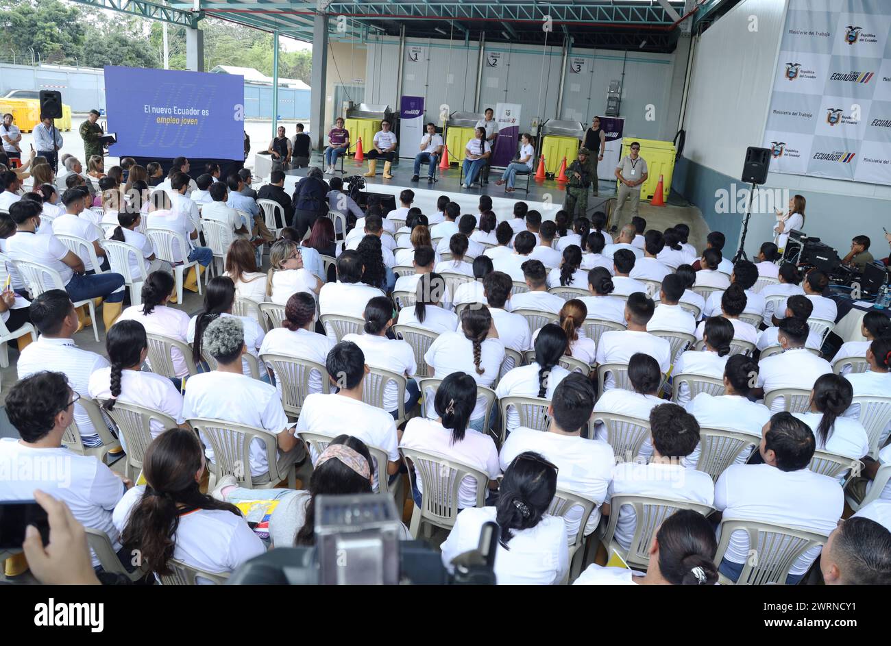 Joven de 18 años hires stock photography and images Alamy