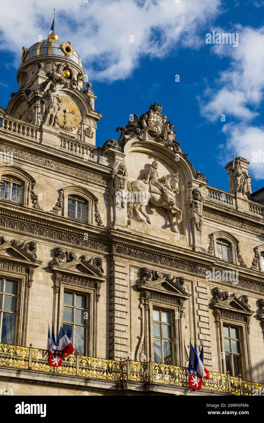 Façade donnant sur la Place des Terreaux de l’Hôtel de ville de Lyon, sur la Presqu’île Stock Photo