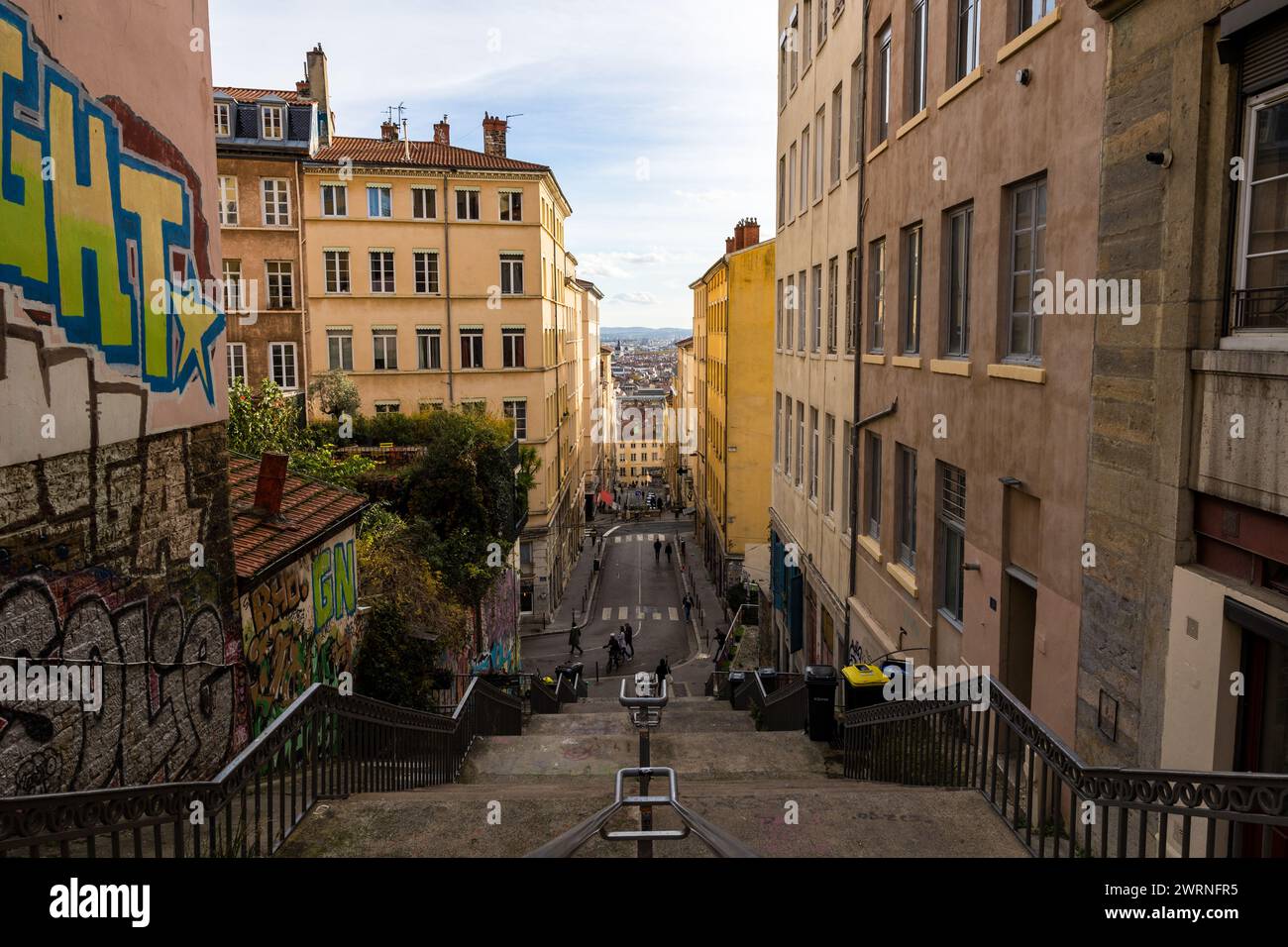 Vue depuis l’escalier de la Rue Poteau, dans le quartier de la Croix-Rousse à Lyon Stock Photo